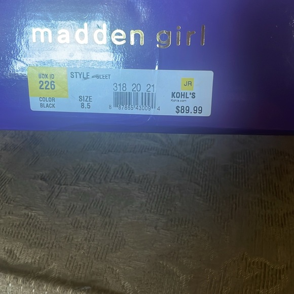 Black Madden suede boots with fringe. Never wornNew in the boxVery fashionable - Picture 4 of 4